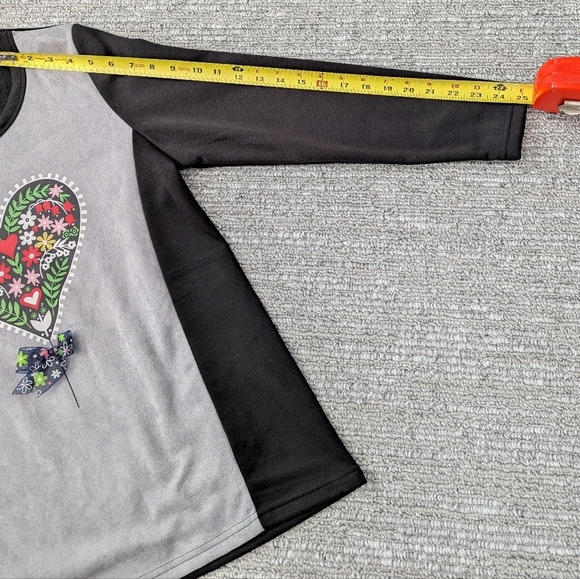 Ling Lang - Heart Patterned Black and Grey Long-Sleeve Sweater/Sweatshirt - Picture 7 of 10